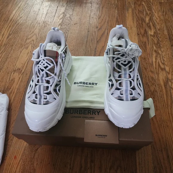 Brand new Arthur Burberry Archive White and Beige low top sneakers - Picture 1 of 8